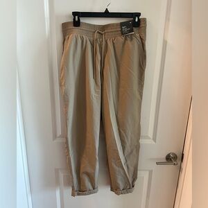 NWT Gapfit High-Rise Runaround Pants